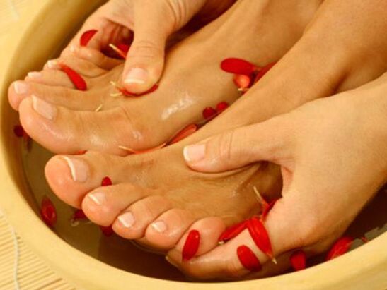 léčebná koupel proti plísním mezi prsty na nohou